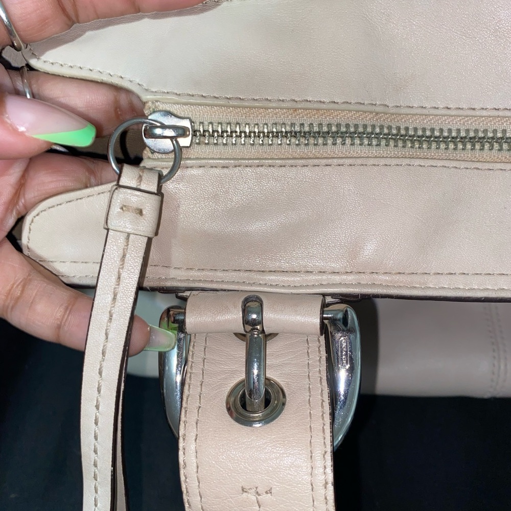 Coach Cream Leather Shoulder Bag - Picture 13 of 15